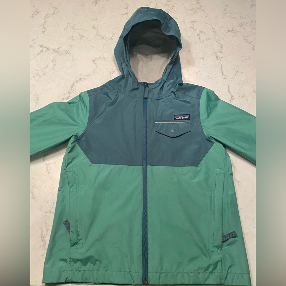 Patagonia raincoat, excellent condition!